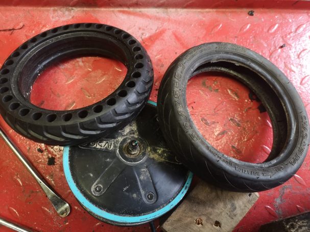 Vollgummireifen E-Scooter Vergleich Tubeless Reifen Frankfurt