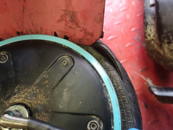 Tubeless Scooter Reifen defekt E-Scooter Frankfurt KriKonRS